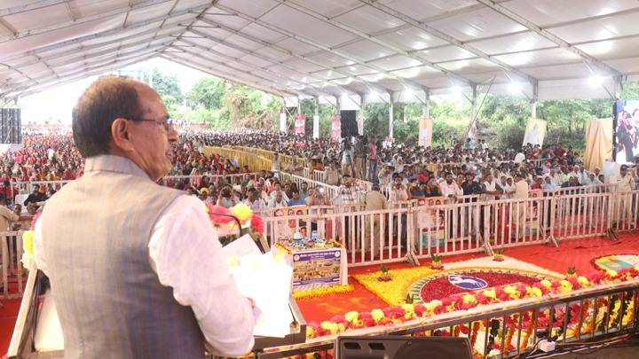 समाज में बदलाव लाने के लिए निरंतर काम कर रही सरकार : मुख्यमंत्री श्री चौहान